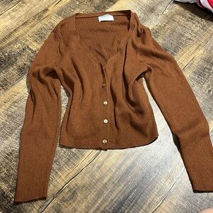 ☀️Cute light sweater perfect for fall!!☀️